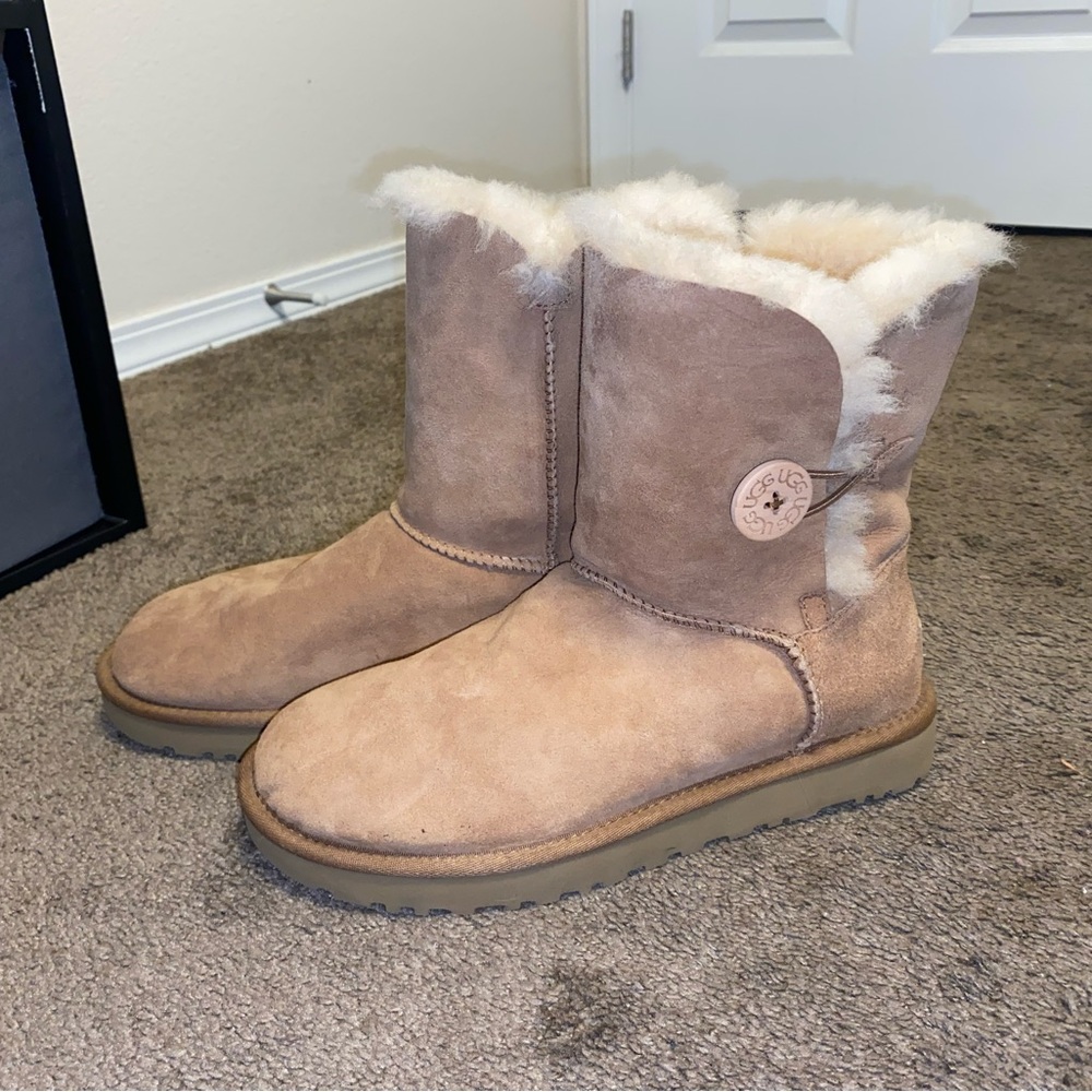 UGG’s Women’s Bailey Button II Short Chestnut